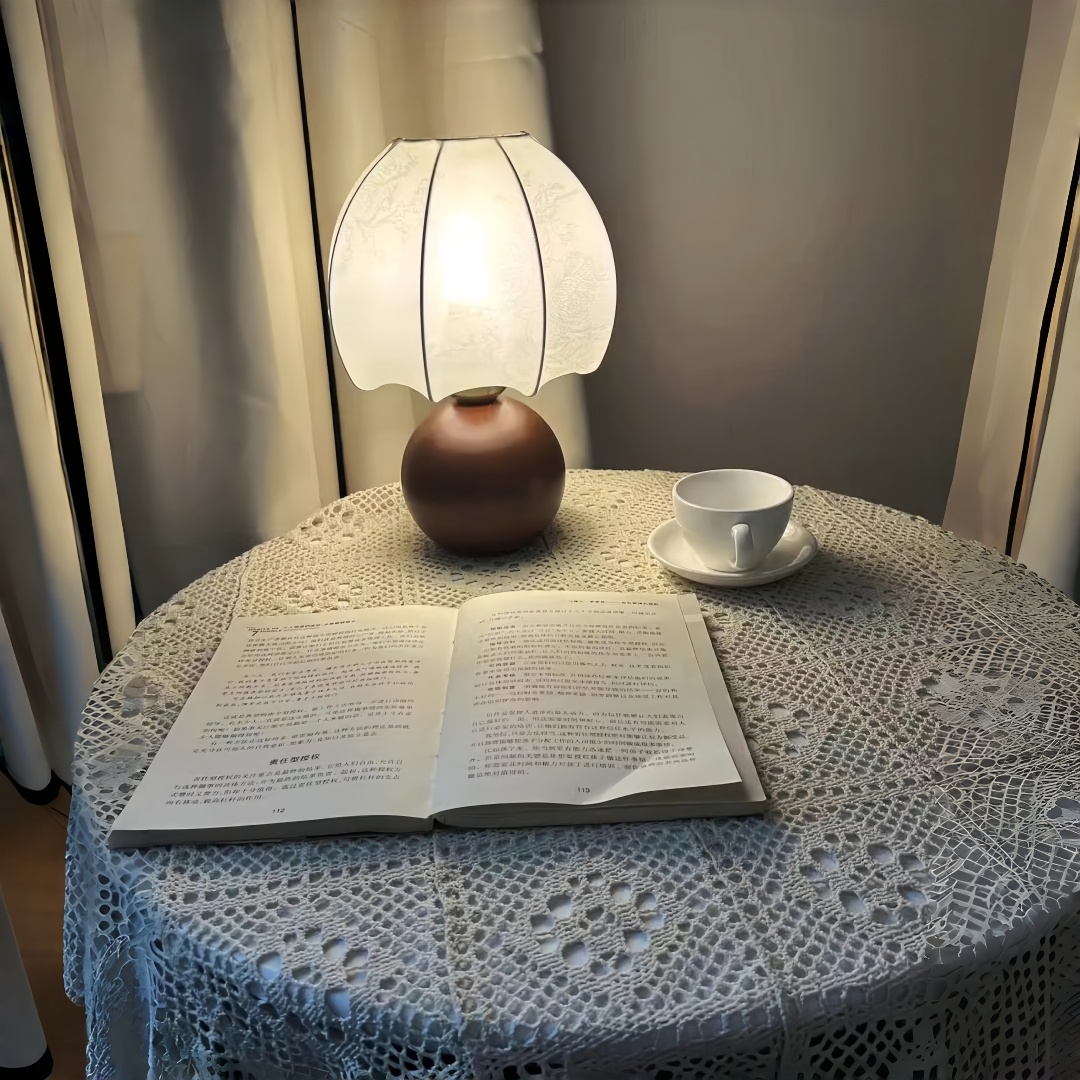 Vintage floral table lamp, med - Home And Textiles avis et prix